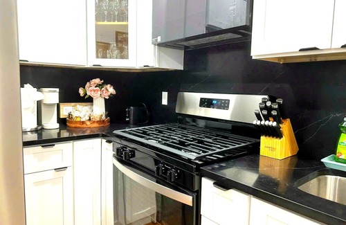 Meeting House Hill Apartment | 85a Charming, Cozy 3BR, 2BA Home Near Downtown Boston