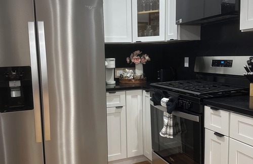 Meeting House Hill Apartment | 85a Charming, Cozy 3BR, 2BA Home Near Downtown Boston
