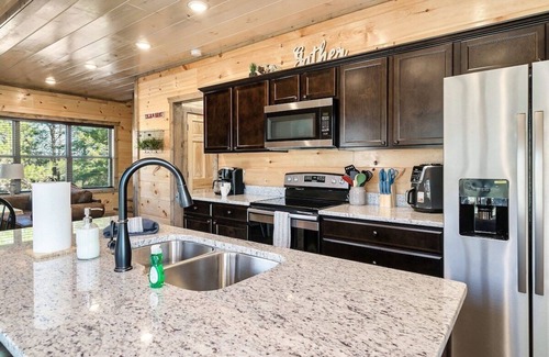 Sevierville Cabin | 85° Pool | Hot Tub |Game Room | Dollywood | Pigeon Forge | Gatlinburg