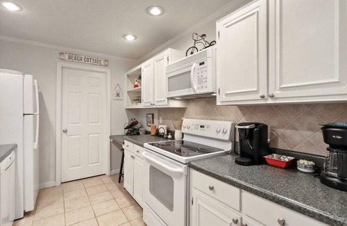 Sea Pines Condo | 871 Ketch Court 1 BR/BA 1ST Floor/Walk-In Shower/Private Patio/Pool/Gas Grill
