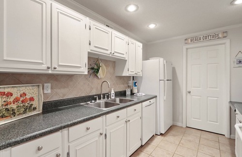 Sea Pines Condo | 871 Ketch Court 1 BR/BA 1ST Floor/Walk-In Shower/Private Patio/Pool/Gas Grill