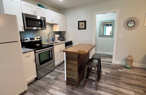 Vero Beach Apartment | 875 Oasis #4 Location!