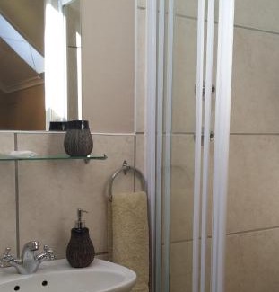 Oudtshoorn House | 88 Baron van Reede Guesthouse