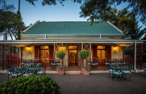 Oudtshoorn House | 88 Baron van Reede Guesthouse