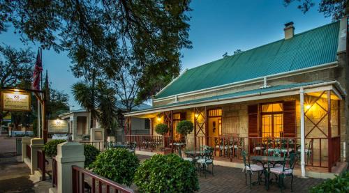 Oudtshoorn House | 88 Baron van Reede Guesthouse