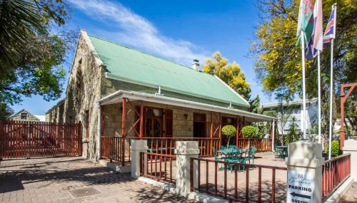 Oudtshoorn House | 88 Baron van Reede Guesthouse