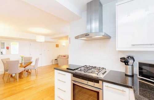 Chiswick Riverside Apartment | 89 Kew Bridge Court - 2 bedroom apartment