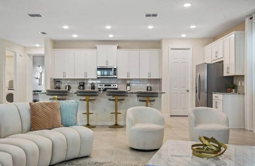 Four Corners House | 8905 Solara 9bd 22sleep/pool