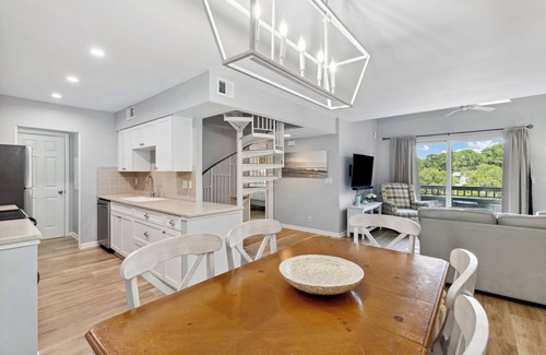 Harbour Town Condo | 891 Ketch Court @ Harbour Town, Sea Pines | Walk to Marina & Golf Links | Pet-Friendly!