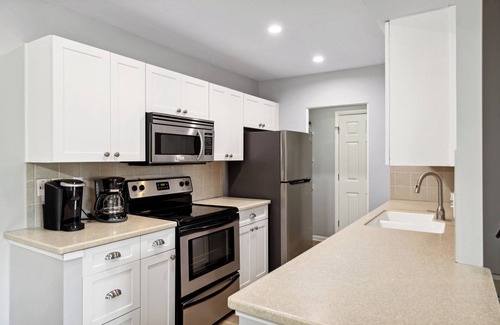 Harbour Town Condo | 891 Ketch Court @ Harbour Town, Sea Pines | Walk to Marina & Golf Links | Pet-Friendly!