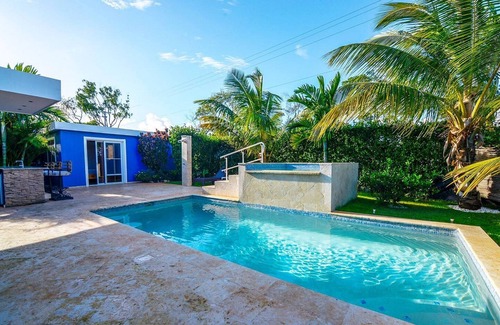 La Mulata Villa | 8BD/8BTH Caribbean guest-friendly complex with 3 pools. Free van to beach&bars!