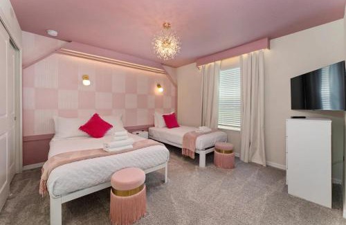 Davenport House | 8BD InstaWorthy home with Pool and Spa near Disney