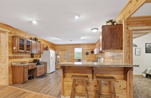 Walker Lake Cabin | 8bd w/ Hottub & Large Game Room | Walker Lake