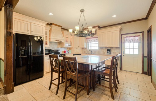 Kingston House | 8Bdrm! Walk to Shore!Launch!Play games!Entertain!