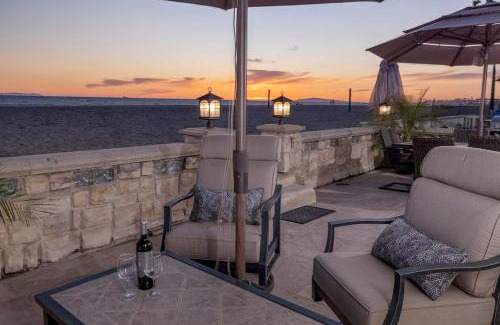 West Newport House | 8BR Beach Duplex with Ocean Views, Patio & Pool Table