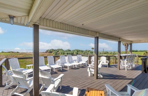 Grand Isle House | 8BR Beachfront w/ Huge Deck | Walk to Sand + Kayak