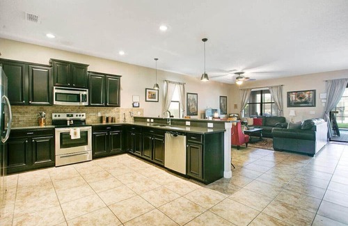 Davenport House | 8BR Fantasy Wizard’s Way Resort Pool Near Disney