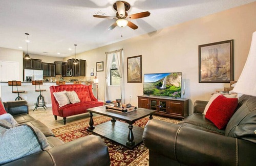 Davenport House | 8BR Fantasy Wizard’s Way Resort Pool Near Disney