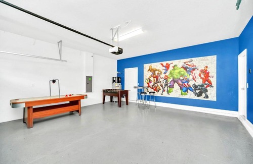 Davenport House | 8BR Mansion with Pool Hot Tub and Games Room
