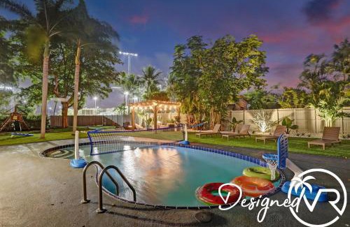 Pompano Beach House | 8BR Resort with Pool & Tons of Games - 22 Guests