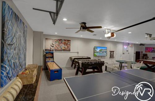 Pompano Beach House | 8BR Resort with Pool & Tons of Games - 22 Guests