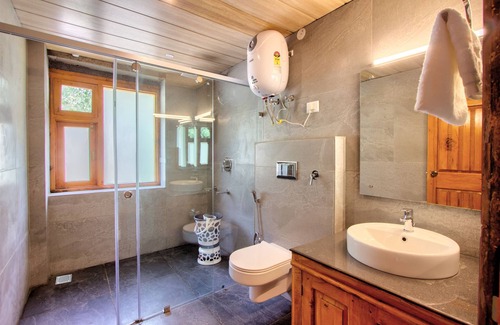 Banjar Hotel | 8fold by Larisa, Jibhi