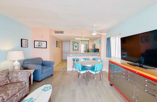 Crescent Beach House | 8th floor oceanfront condo, shared pool, central AC, shared hot tub