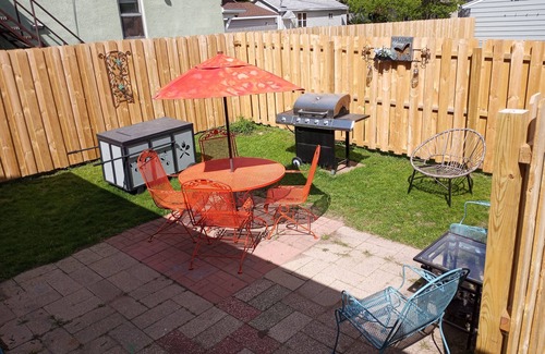 La Crosse House | 8th Street Blues! 3 Bed, 2 Bath near downtown LaCrosse