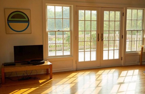 Chatham House | 9 acres of elegant gardens, rolling lawns, wooded paths and a private pool
