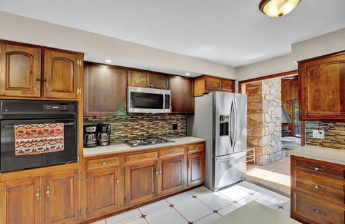White Haven House | 9 acres w stream lawns firepit gameroom bar gazebo by stream 2mi to ski mtn