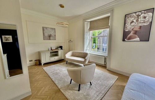 Auchterarder House | 9 Bed ApartHotel Exclusive Use in the heart of Auchterarder, Scotland