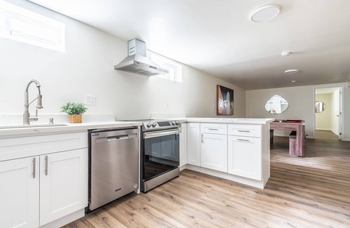 Stevens House | 9-Bed Capitol Hill Oasis w/King beds & Pool Table