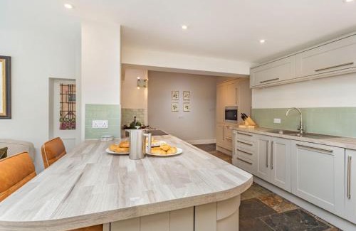Keswick House | 9 Bed in Keswick SZ238