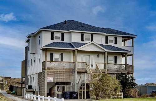 Hatteras House | 9 Bed Oceanfront in OBX With Pool & 2 Hot Tubs!