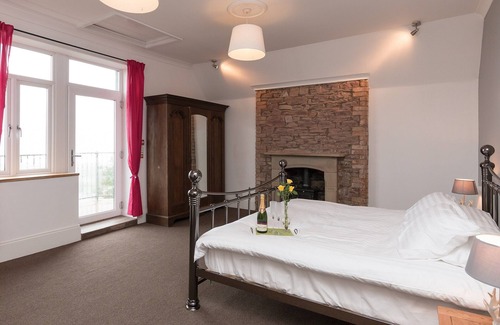 Pendine Cottage | 9 bedroom accommodation in Pendine, near Laugharne