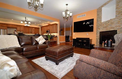 Saratoga Springs House | 9 Bedroom Home🏡Heated Pool🏊HotTub🛁10 Acres🌳BBQ🍗By Ski⛷️Track🏇Town🌇SPAC🎶Lake🏖️Golf⛳️