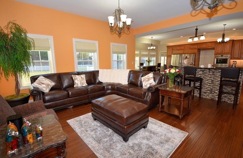 Saratoga Springs House | 9 Bedroom Home🏡Heated Pool🏊HotTub🛁10 Acres🌳BBQ🍗By Ski⛷️Track🏇Town🌇SPAC🎶Lake🏖️Golf⛳️