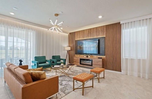 Davenport House | 9 Bedrooms/6 Bathrooms/Windsor Island (4281LA)