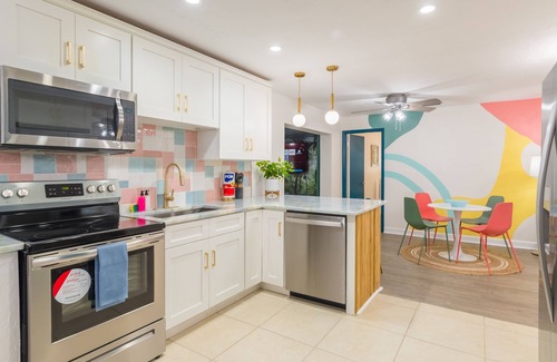 Carter Norwood House | 9 beds! Walk 2 Beach | Game Room | Cowboy Pool | Mini Golf! PETS OK!