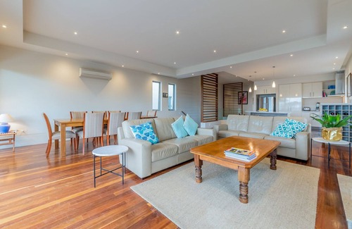 Cowes House | 9 Charmandene Court, Absolute beach frontage in Cowes with water views!