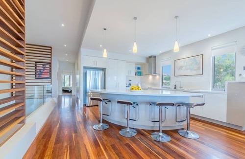 Cowes House | 9 Charmandene Court, Absolute beach frontage in Cowes with water views!