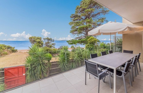 Cowes House | 9 Charmandene Court, Absolute beach frontage in Cowes with water views!