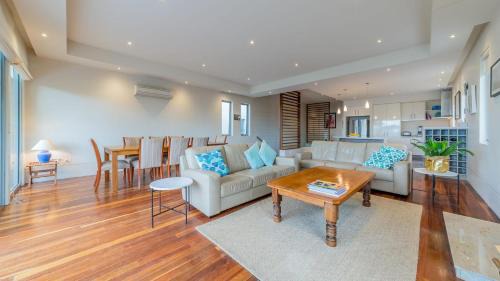 Cowes House | 9 Charmandene Court, Cowes
