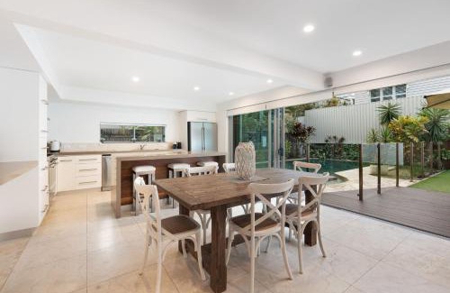 Sunshine Beach House | 9 Depper Street - Large Residence Entire 6 Bed House