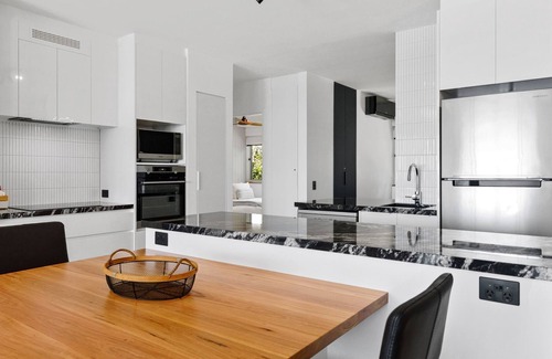 Sunshine Beach Apartment | 9 La Mer, 5 Belmore Tce - Ultimate Beachside Living