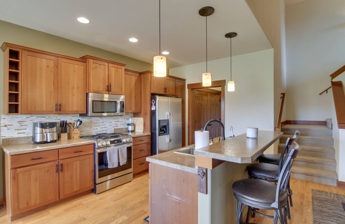 Four Corners House | 9 Mi to Downtown: Bozeman Vacation Home w/Hot Tub