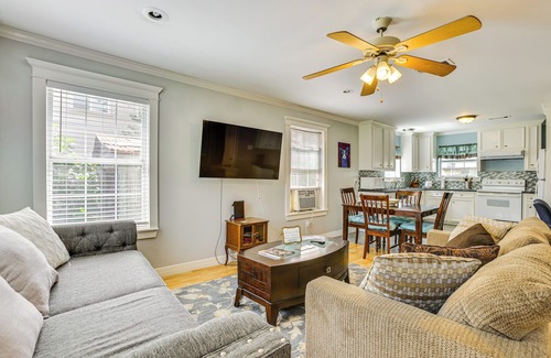 Shady Acres Cottage | 9 Mi to Downtown Houston: Cozy Cottage w/Patio!