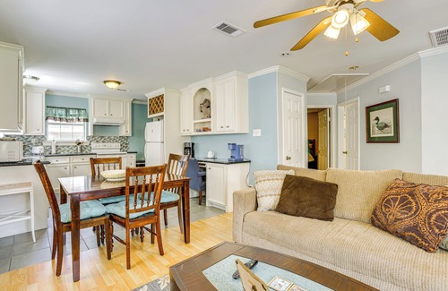 Shady Acres Cottage | 9 Mi to Downtown Houston: Cozy Cottage w/Patio!