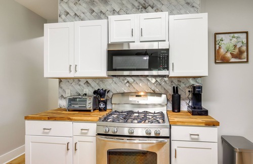 College Park Apartment | 9 Mi to Dtwn ATL: Pet-Friendly Apt w/Yard