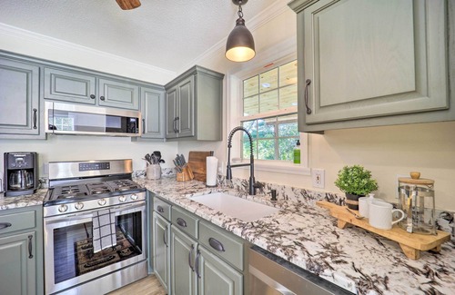 Newland House | 9 Mi to Sugar Mountain: Newland Cabin w/Fire Pit!